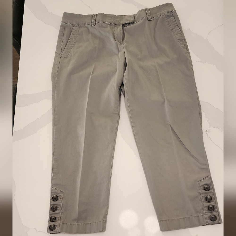 ANN TAYLOR 8 Petite - Grey Capri Pants
